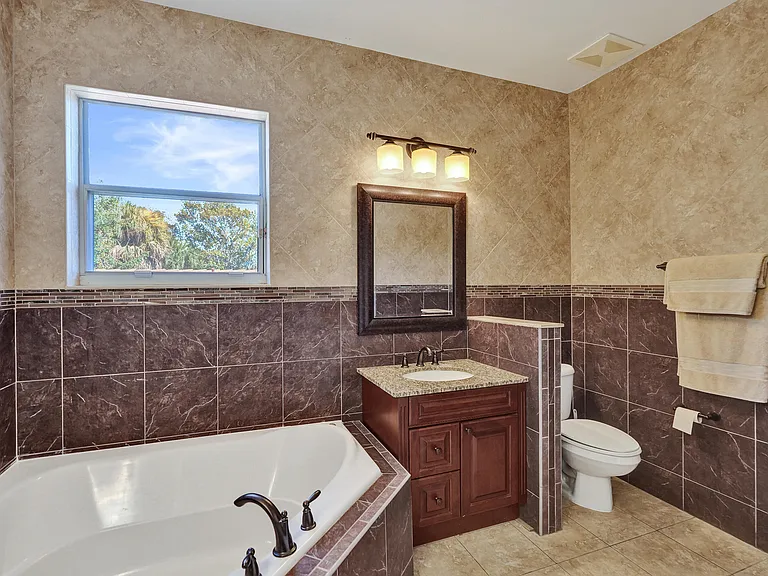 4214 NW 38th Dr — Photo 51