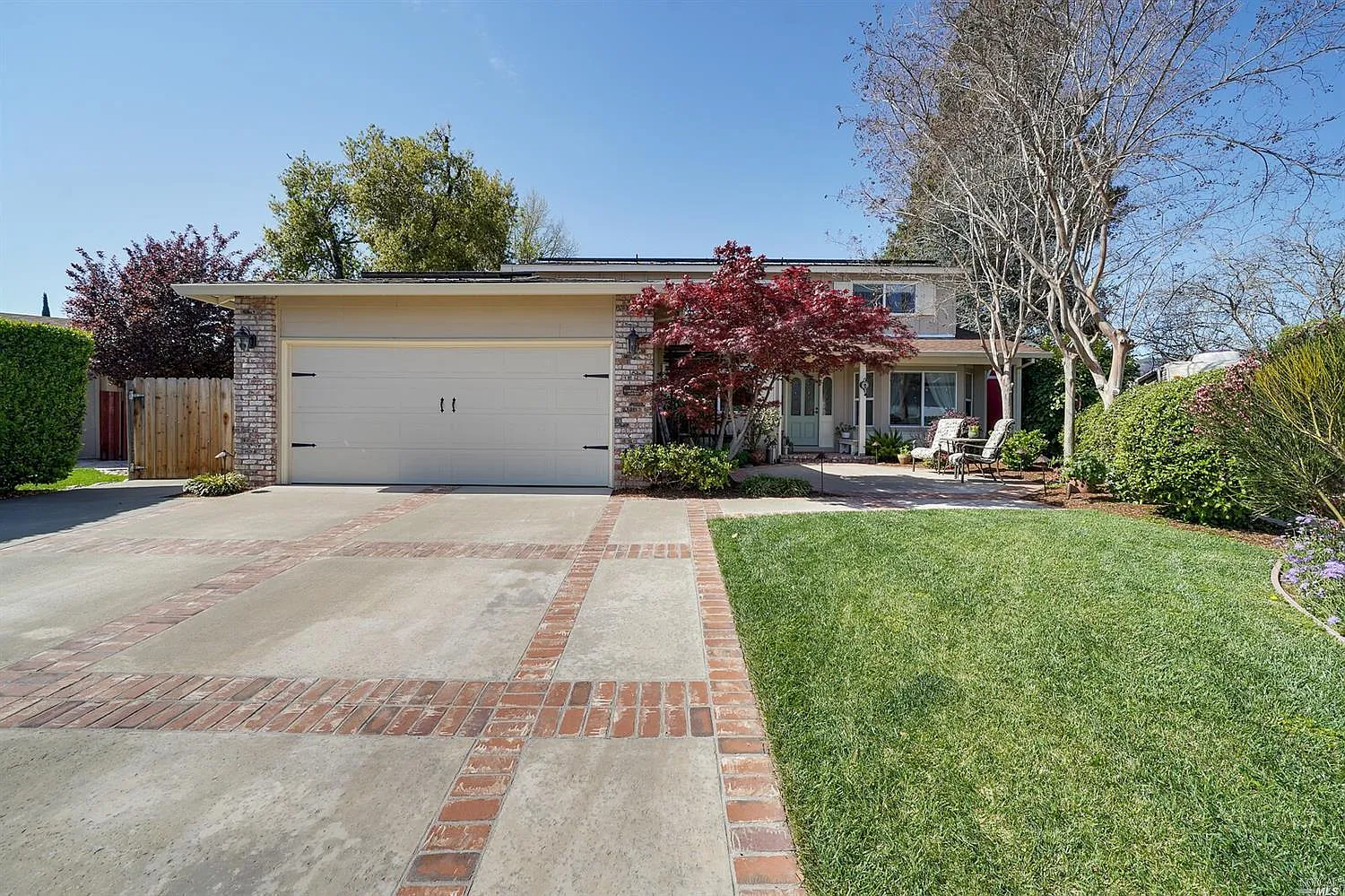 132 Hawthorn Ct photo 1