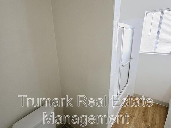 5th image of 321 E Tujunga Ave #F