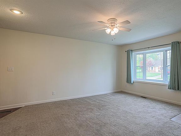 5th image of 20 Highridge Dr