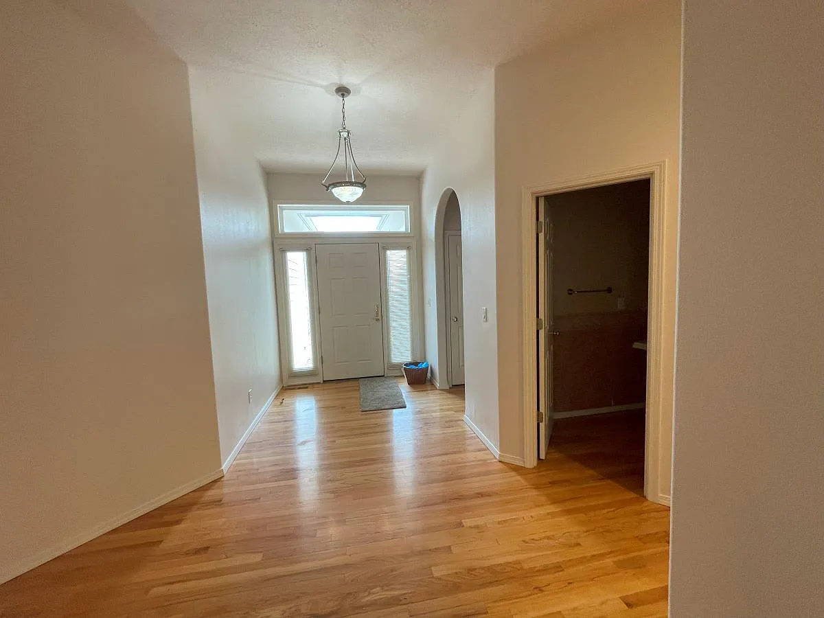 4 bed, 2.5 bath, 2491 sqft, $2,850 — Photo 2
