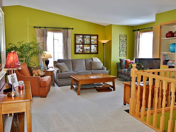 3rd image of 4744 6th St NE