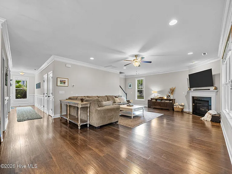 154 Cornel Ln — Photo 7