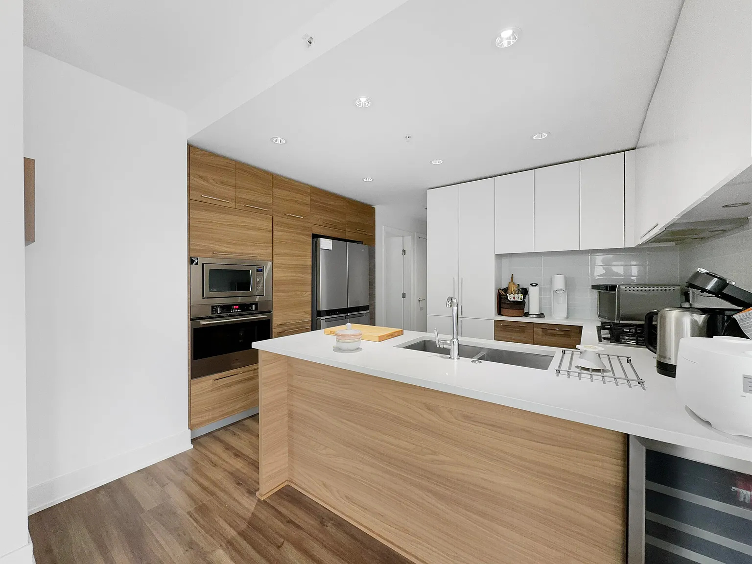 1 bed, 572 sqft, $2,150 — Photo 3