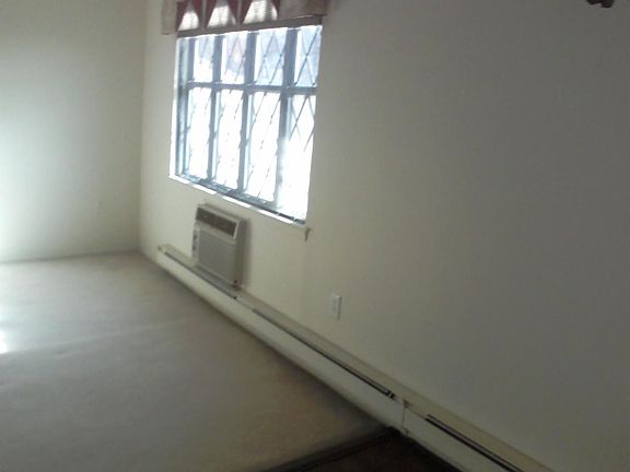 3rd image of 592 Sierra Vista Ln