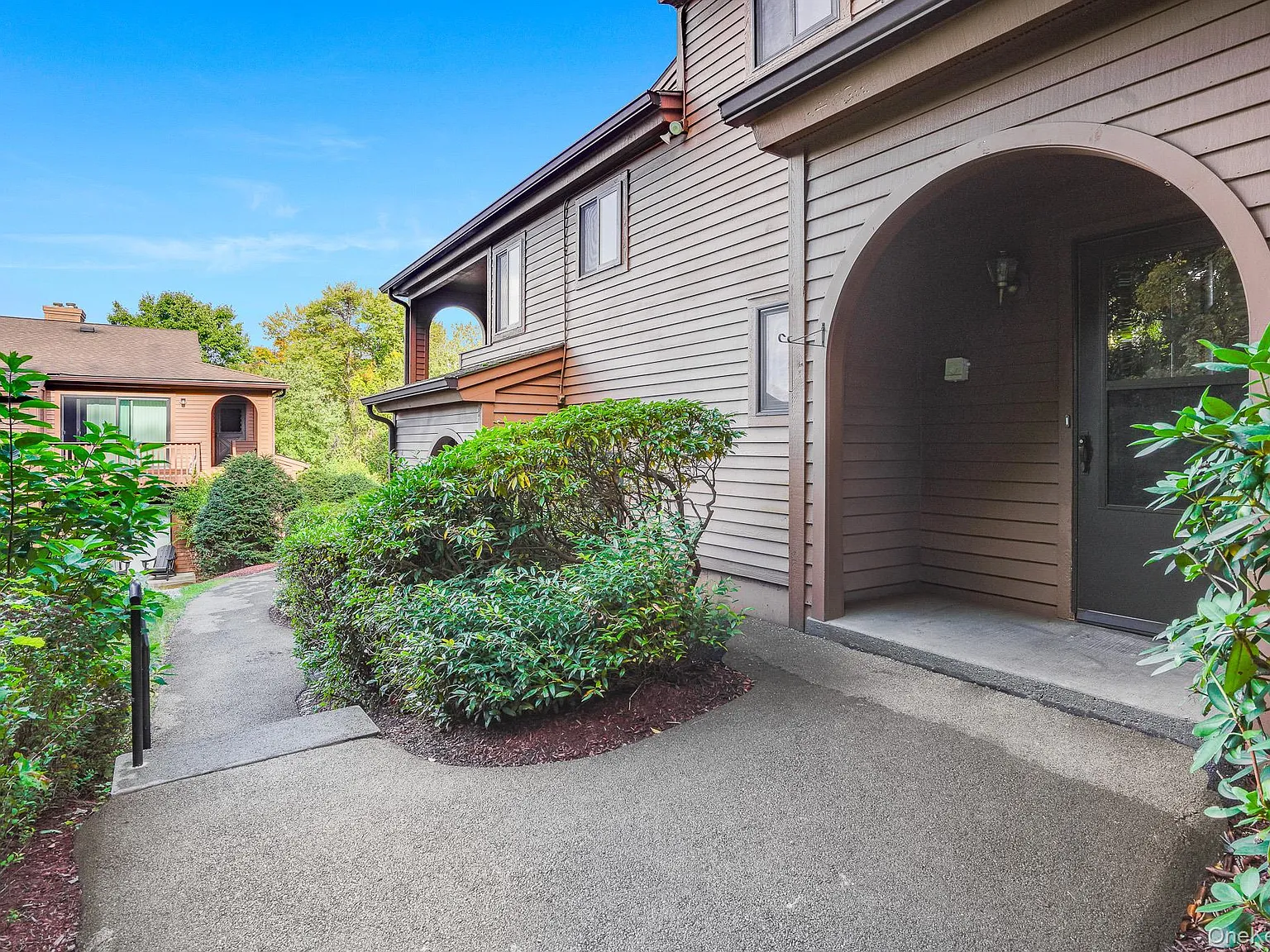 2 bed, 2.0 bath, 1100 sqft, $3,500 — Photo 3