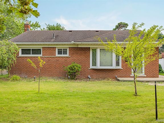 2nd image of 28923 Westfield St