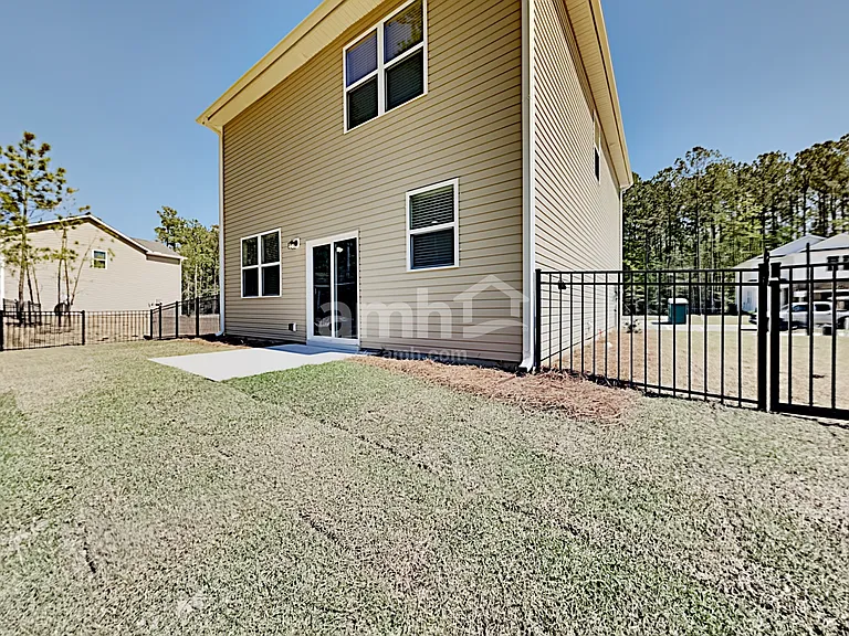 149 Blackstone Dr — Photo 16