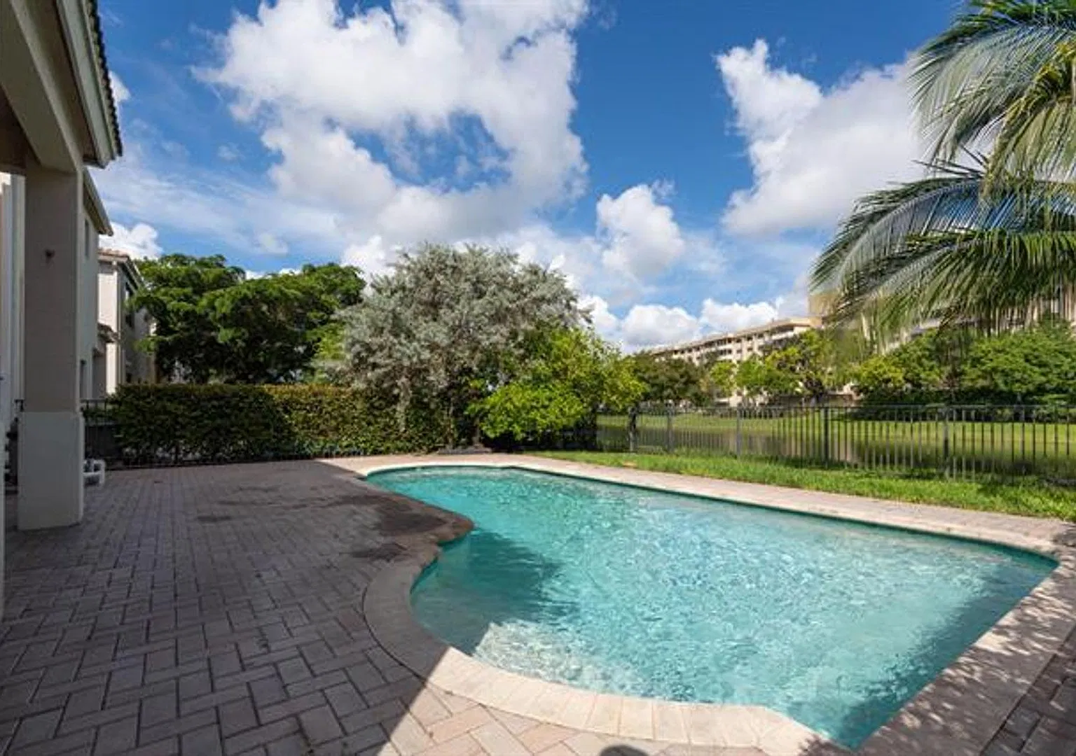 875 NE 193rd Ter # 875, Miami, FL 33179 — Photo 3