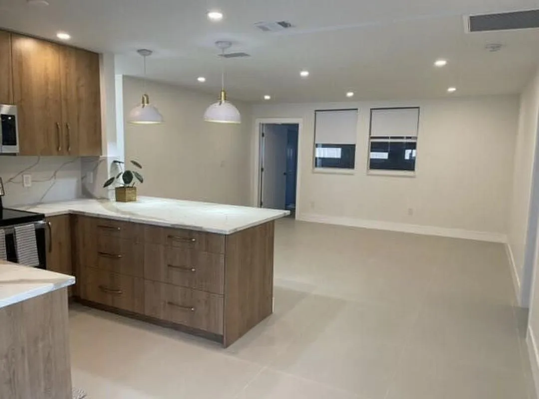 3 bed, 2.0 bath, 1362 sqft, $3,500 — Photo 2