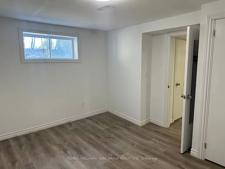 222 Currey Cres #BASEMENT — Photo 14