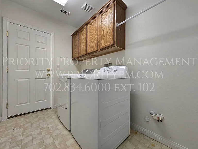 10001 Central Valley Ave — Photo 15