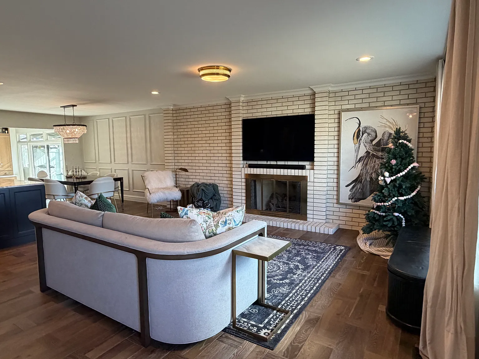 4 bed, 2800 sqft, $5,000 — Photo 1