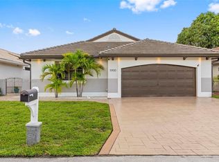 5900 Leeds Ln, Davie, FL 33331