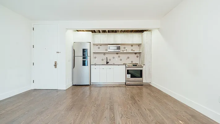 Rented by Nooklyn NYC LLC | media 31