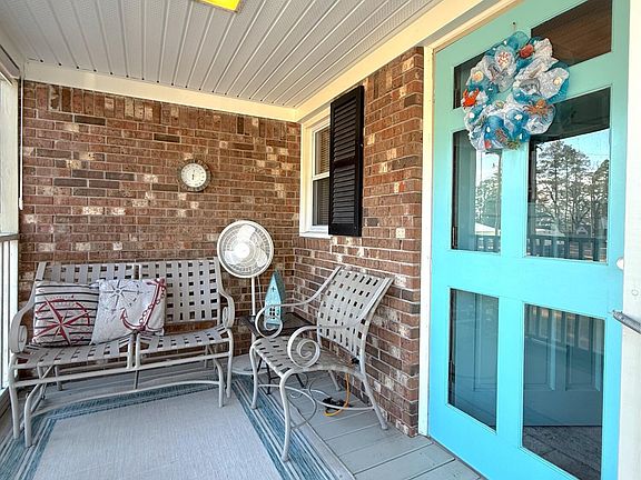 4th image of 387 Riverview Street