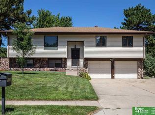 9906 Orchard Cir, Omaha, NE 68127