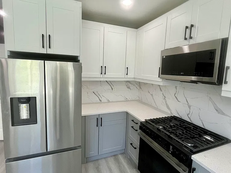 20 W 49th St #1 — Photo 4