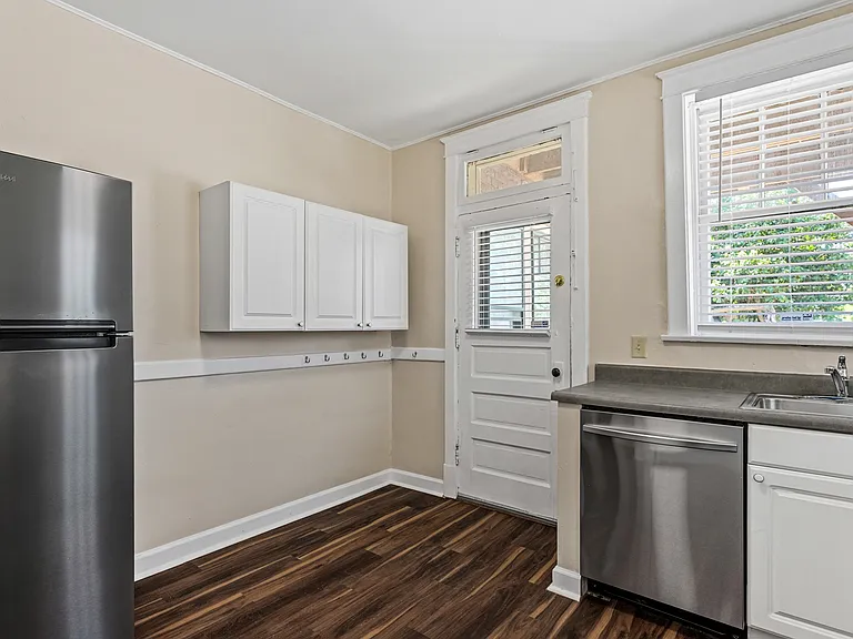 6026-28 Pershing Ave #6026 — Photo 12