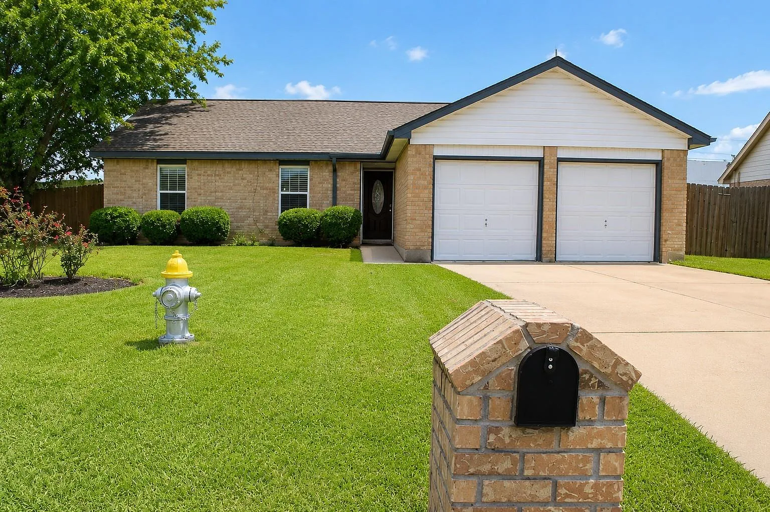 3 bed, 2.0 bath, 1497 sqft, $2,100 — Photo 1