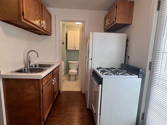 3rd image of 834 Crosby St NW Unit 2