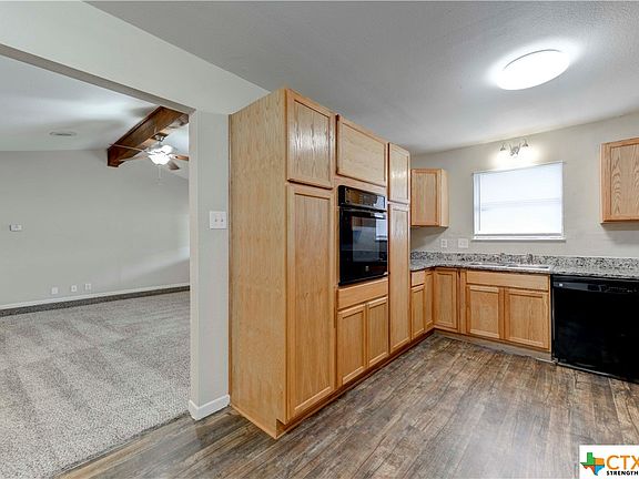 5th image of 302 Cedar Crest Dr