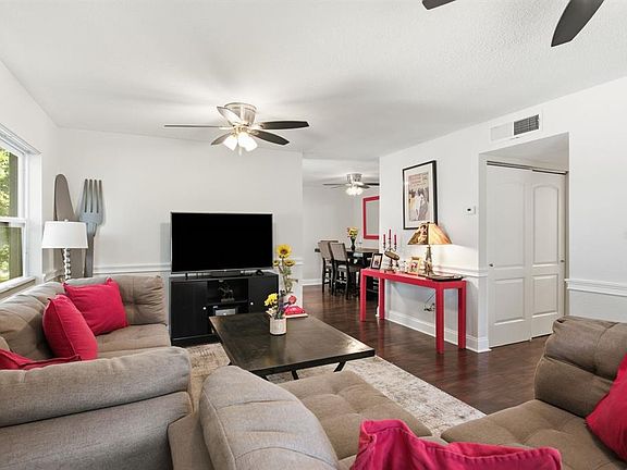 4th image of 1410 VALE COURT