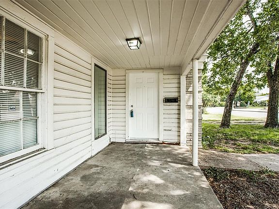2nd image of 1415 S Marsalis Ave