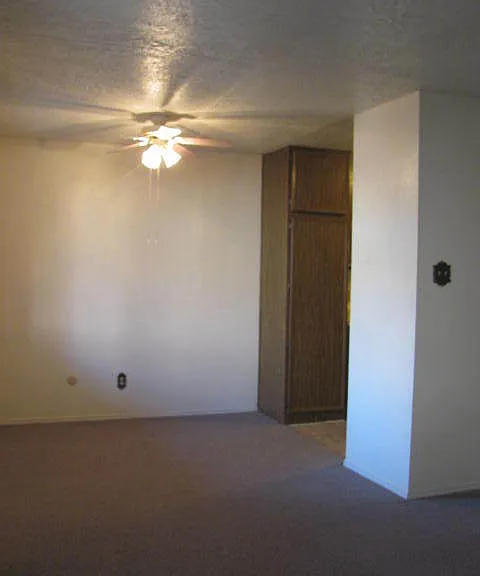 1813 Girard Blvd NE #10 — Photo 11