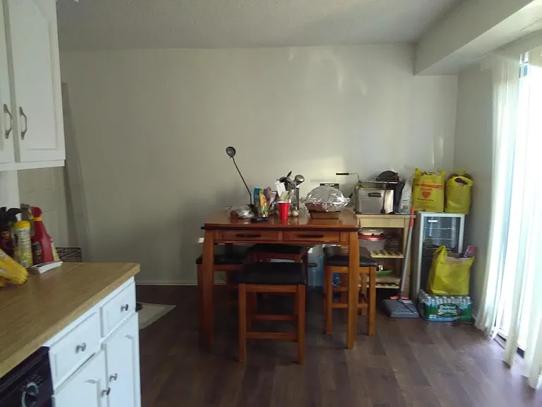 38 Chiswick Dr — Photo 3
