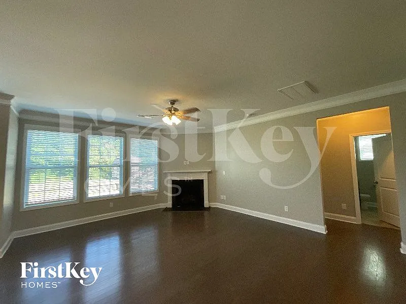 4 bed, 3.0 bath, 2723 sqft, $2,775 — Photo 2