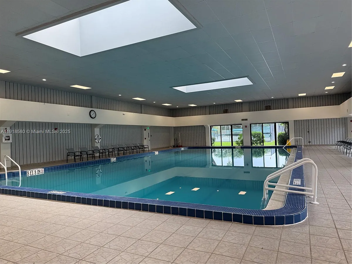 Building Photo - 7290 Kinghurst Dr #306