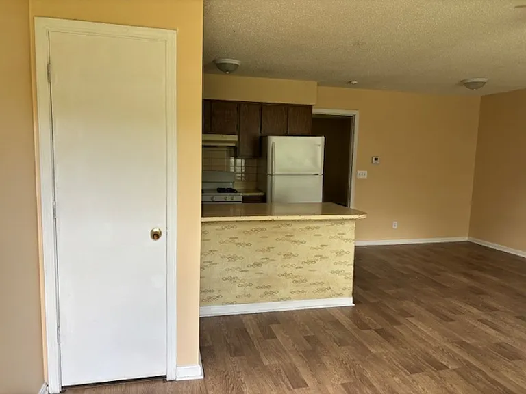 844 Washington Ave — Photo 10