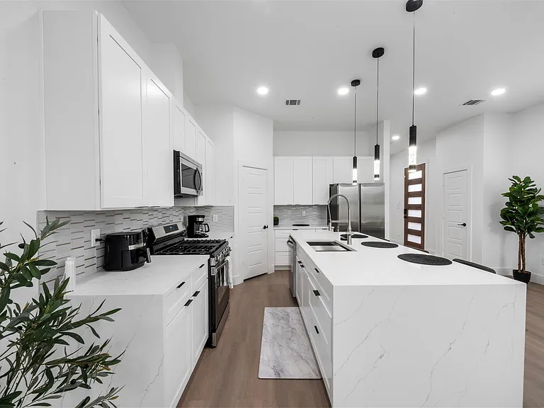 6815 Paris St — Photo 28
