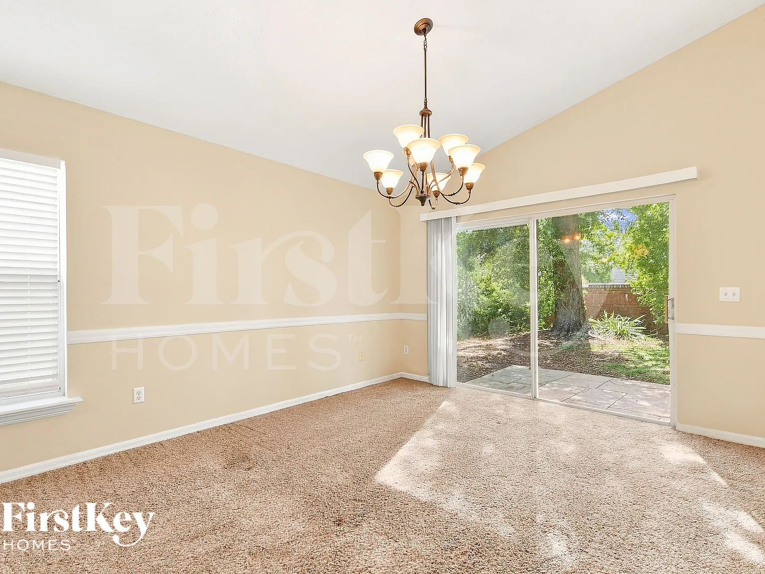 4 bed, 2.0 bath, 1680 sqft, $1,940 — Photo 4