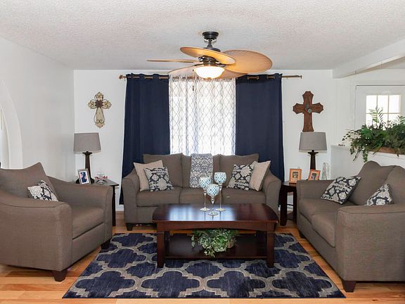 4th image of 2909 Tanglewood Blvd