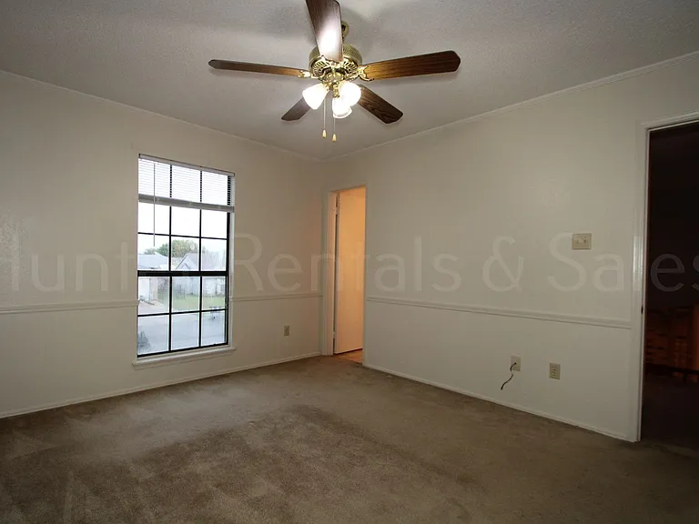 1905 Meadowbrook Dr — Photo 15