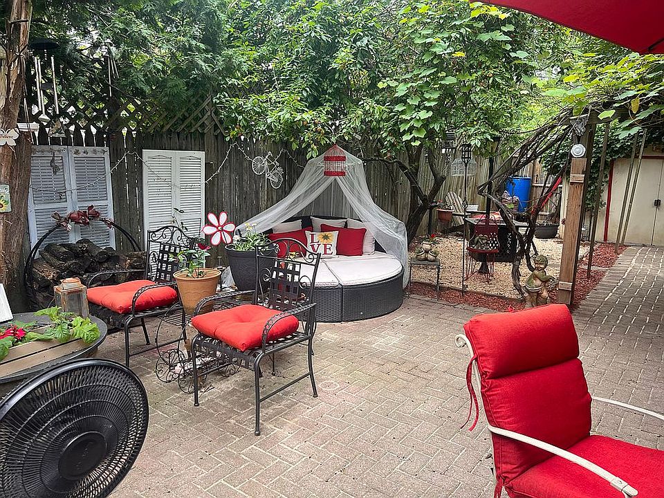 2nd image of 203 Spring St