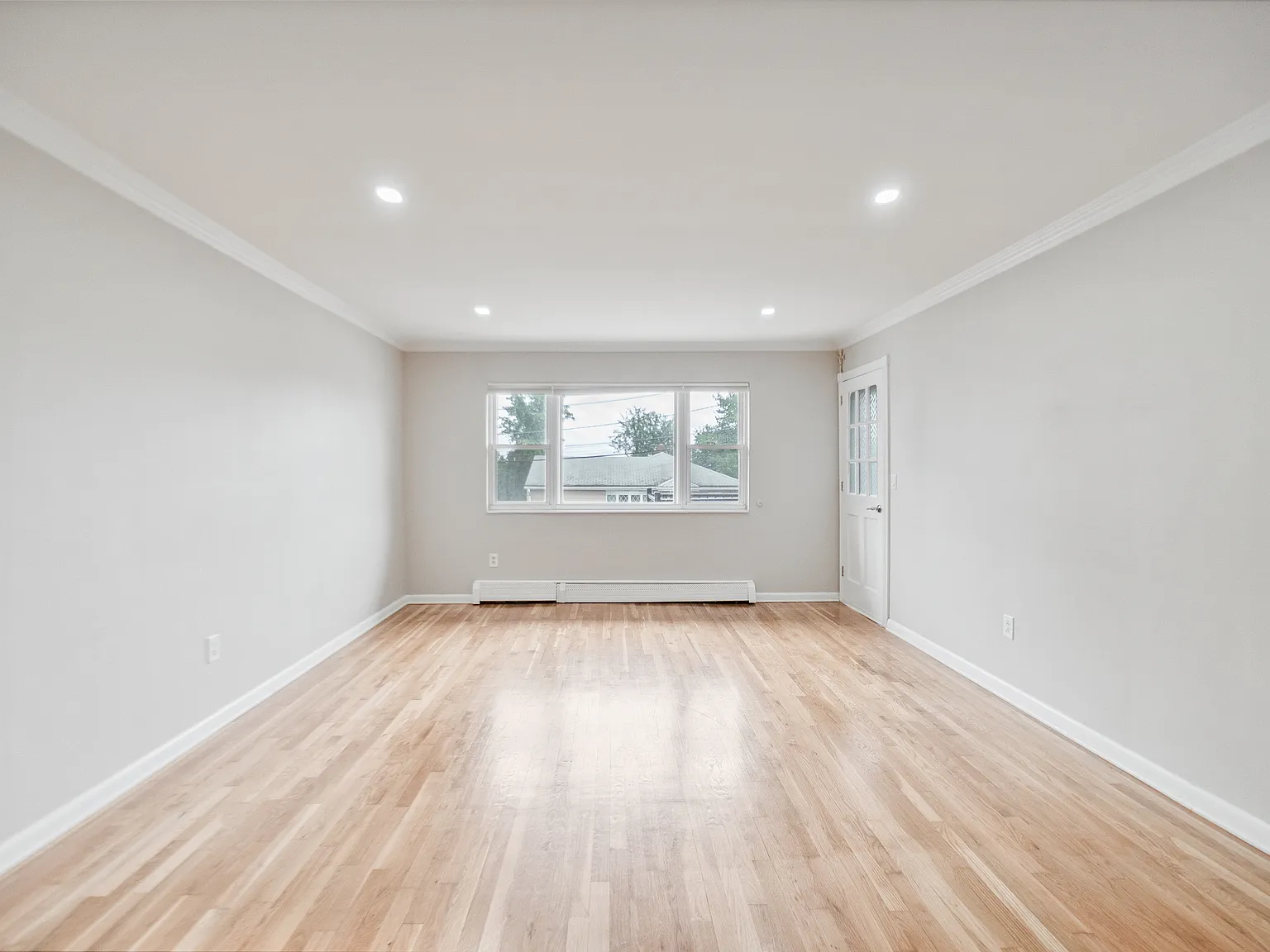 3 bed, 1100 sqft, $3,150 — Photo 2