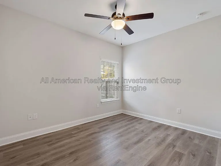 331 Adams Dr — Photo 15