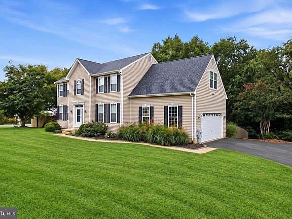 3rd image of 965 Cat Bird Ln