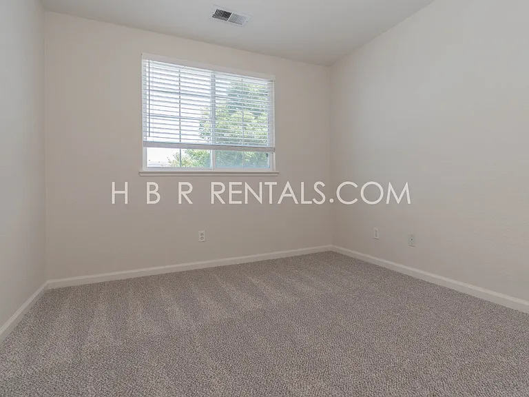 483 Summer Ln — Photo 25