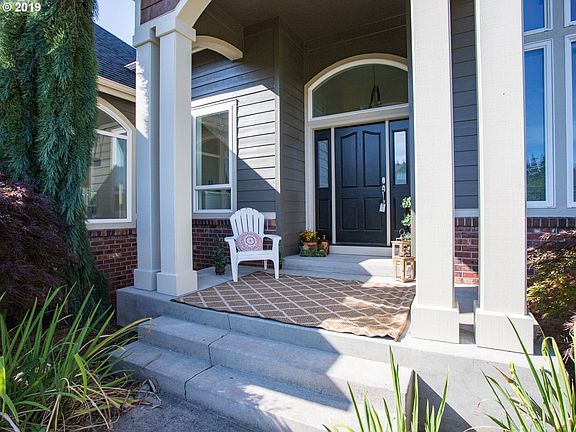 3rd image of 22614 NE 192nd Cir