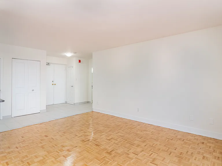 11 Shallmar Blvd — Photo 27