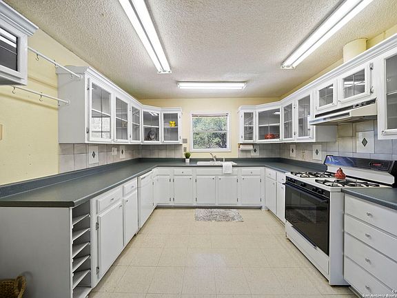 2nd image of 3519 Dove Park Ln