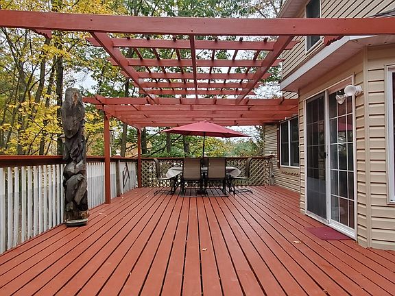 2nd image of 106 Yellow Wood Dr