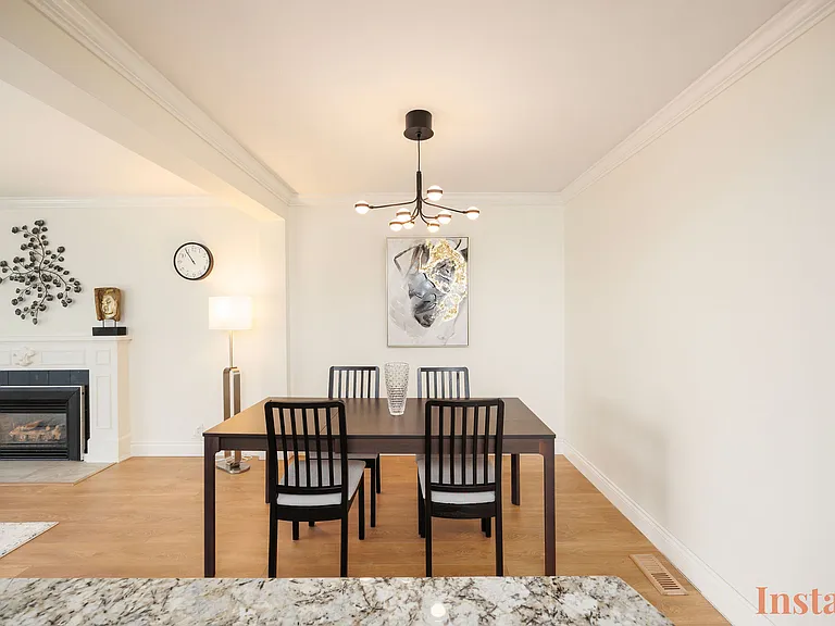 1115 Palmerston Ave — Photo 5