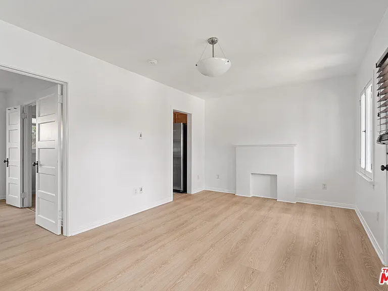 1827 Delaware Ave — Photo 2