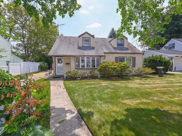 1287 S Street, Valley Stream, NY 11580
