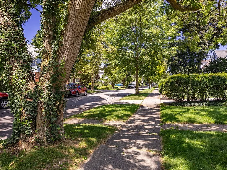 326 Barrington St #2 — Photo 47
